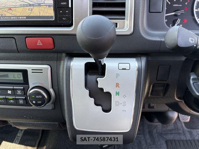 Toyota HIACE VAN 2021-05 7458464-22