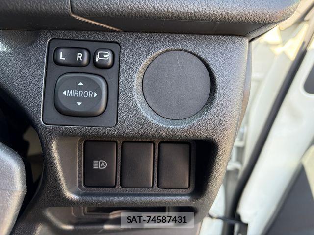 Toyota HIACE VAN 2021-05 7458464-24