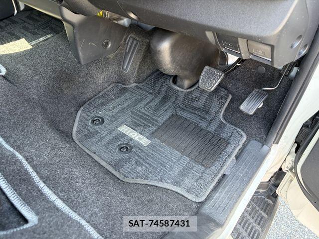 Toyota HIACE VAN 2021-05 7458464-27