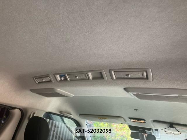 Toyota HIACE VAN 2019-02 7458461-12