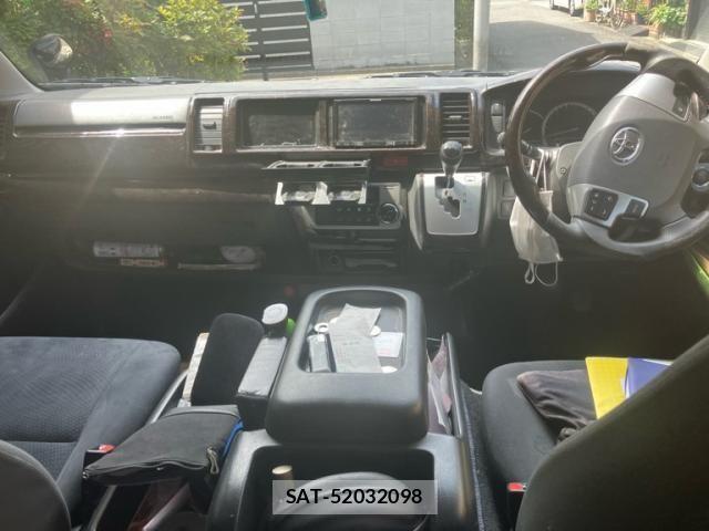 Toyota HIACE VAN 2019-02 7458461-14