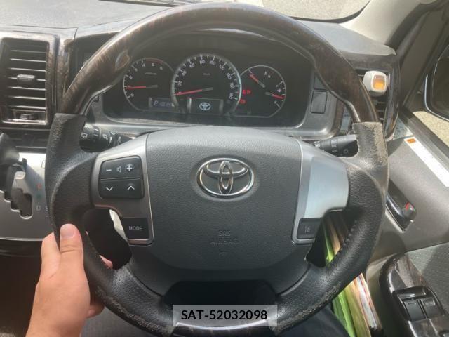 Toyota HIACE VAN 2019-02 7458461-15