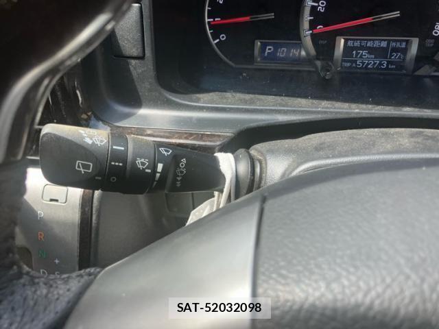 Toyota HIACE VAN 2019-02 7458461-16