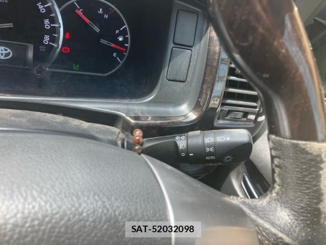 Toyota HIACE VAN 2019-02 7458461-17