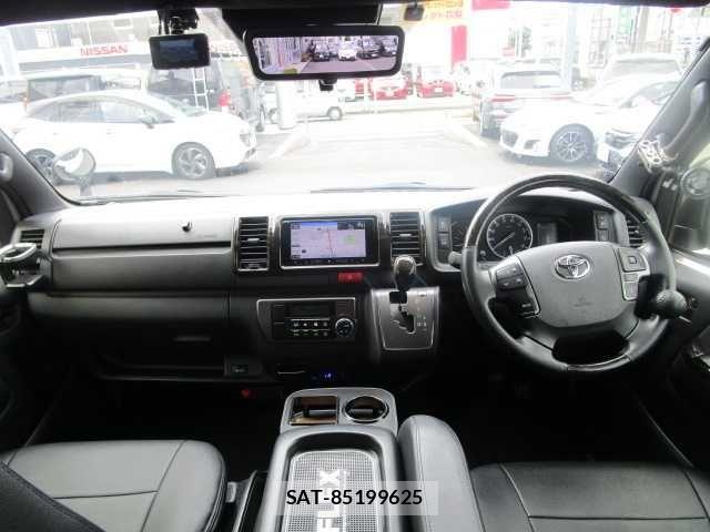 Toyota HIACE VAN 2024-07 7458452-11
