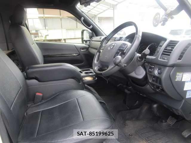 Toyota HIACE VAN 2024-07 7458452-12