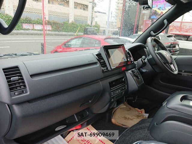 Toyota HIACE VAN 2026-06 7458449-14