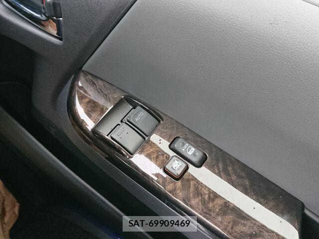 Toyota HIACE VAN 2026-06 7458449-17