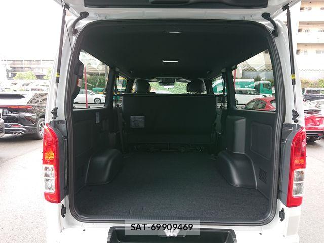 Toyota HIACE VAN 2026-06 7458449-21