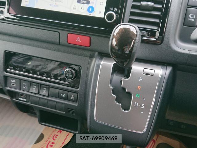 Toyota HIACE VAN 2026-06 7458449-5