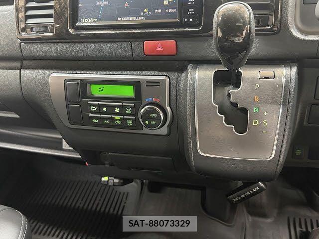 Toyota HIACE VAN 2025-03 7458451-10