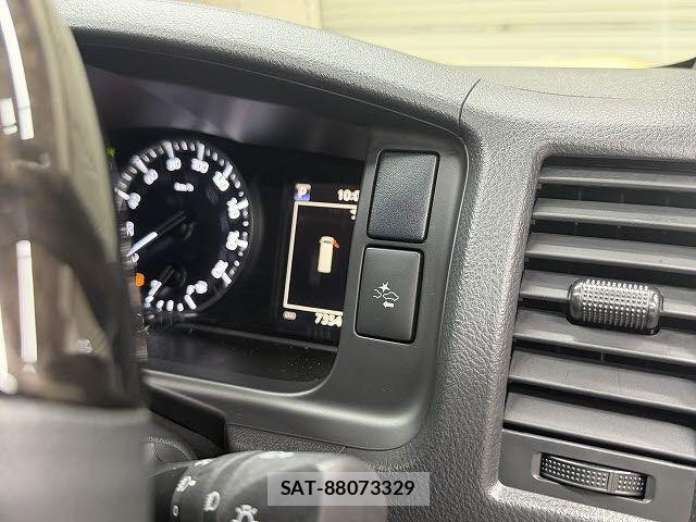 Toyota HIACE VAN 2025-03 7458451-12