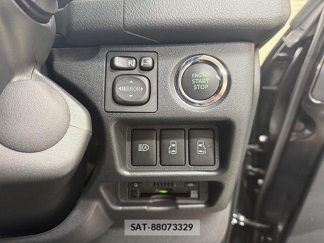 Toyota HIACE VAN 2025-03 7458451-14