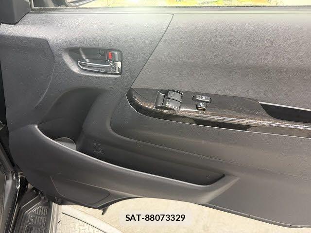 Toyota HIACE VAN 2025-03 7458451-16