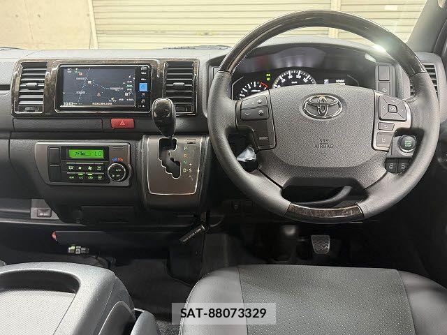 Toyota HIACE VAN 2025-03 7458451-1