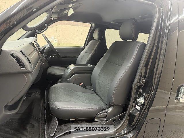Toyota HIACE VAN 2025-03 7458451-6