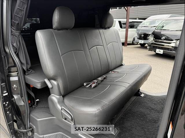 Toyota HIACE VAN 2020-10 7510307-9