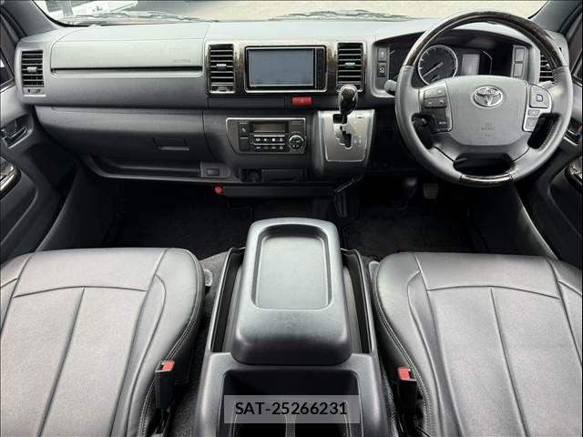 Toyota HIACE VAN 2020-10 7510307-3