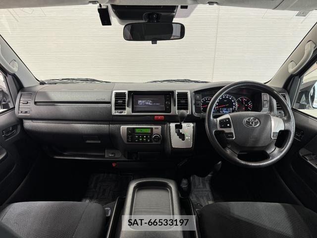 Toyota HIACE VAN 2018-03 7503305-1