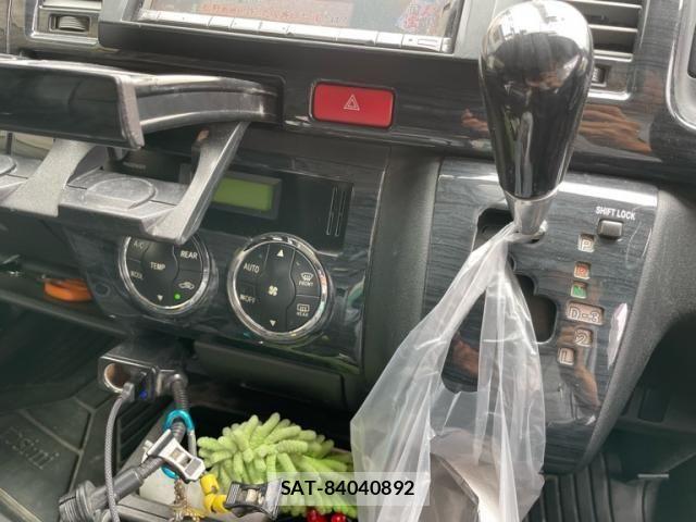 Toyota HIACE VAN 2013-06 7503311-19