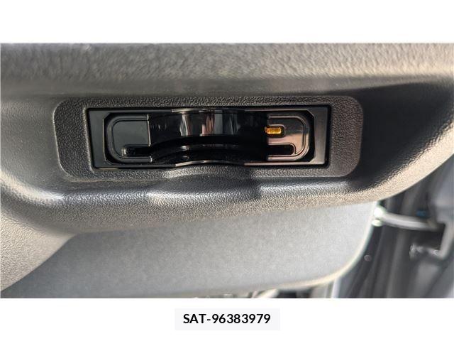 Toyota HIACE VAN 2015-06 7503308-17