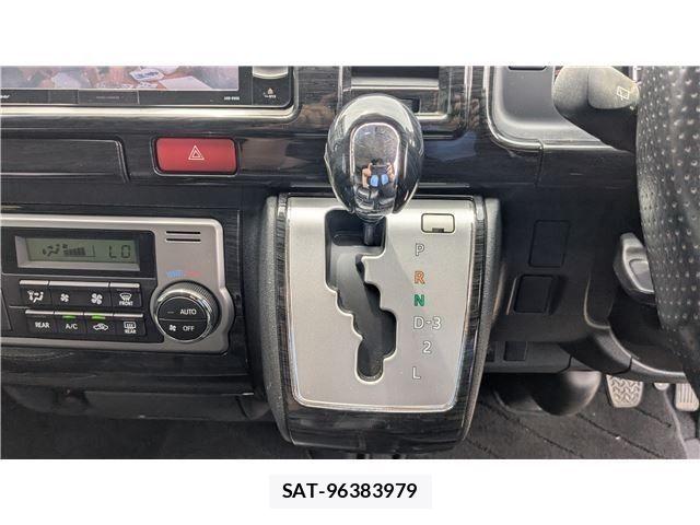 Toyota HIACE VAN 2015-06 7503308-23