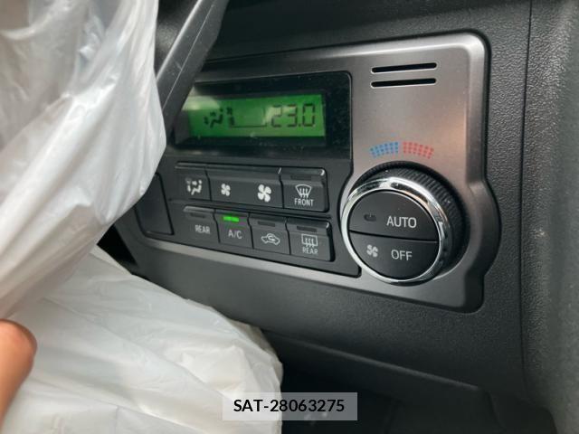 Toyota HIACE VAN 2023-07 7510306-21