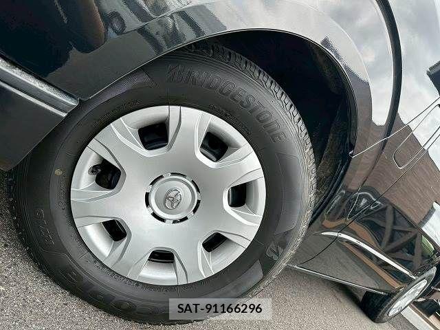 Toyota HIACE VAN 2018-04 7503298-18