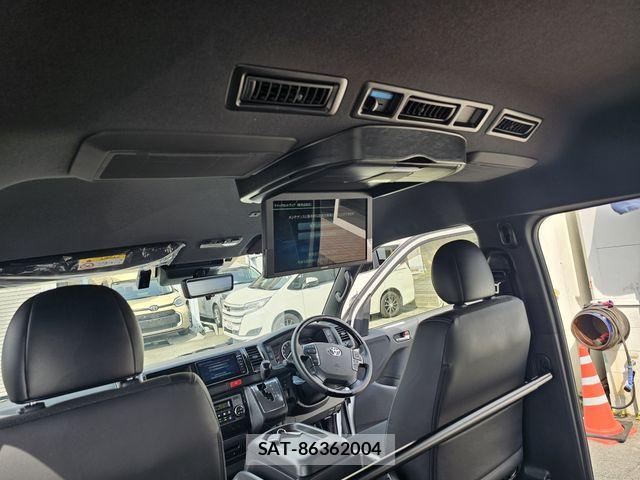 Toyota HIACE VAN 2023-01 7503281-9