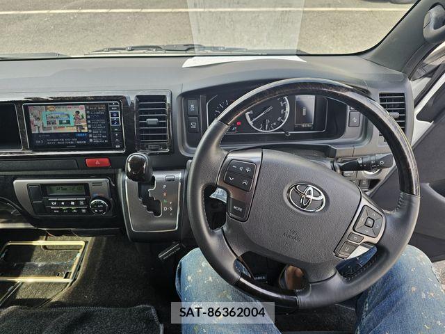 Toyota HIACE VAN 2023-01 7503281-4