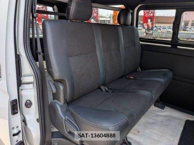 Toyota HIACE VAN 2021-08 7503303-9