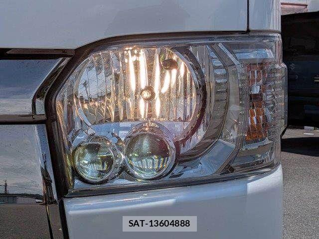 Toyota HIACE VAN 2021-08 7503303-12