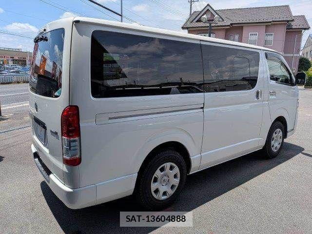 Toyota HIACE VAN 2021-08 7503303-18