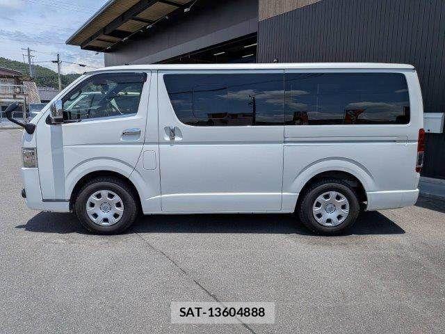 Toyota HIACE VAN 2021-08 7503303-21
