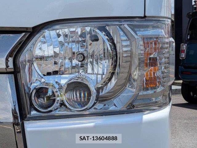 Toyota HIACE VAN 2021-08 7503303-22