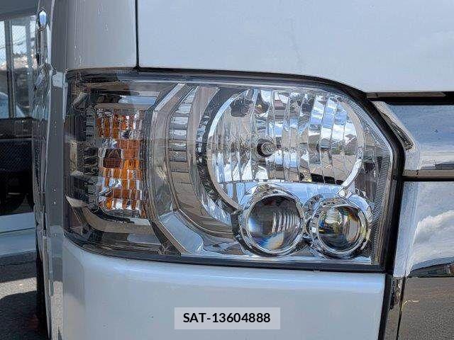 Toyota HIACE VAN 2021-08 7503303-23