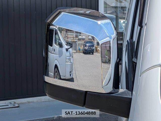 Toyota HIACE VAN 2021-08 7503303-27