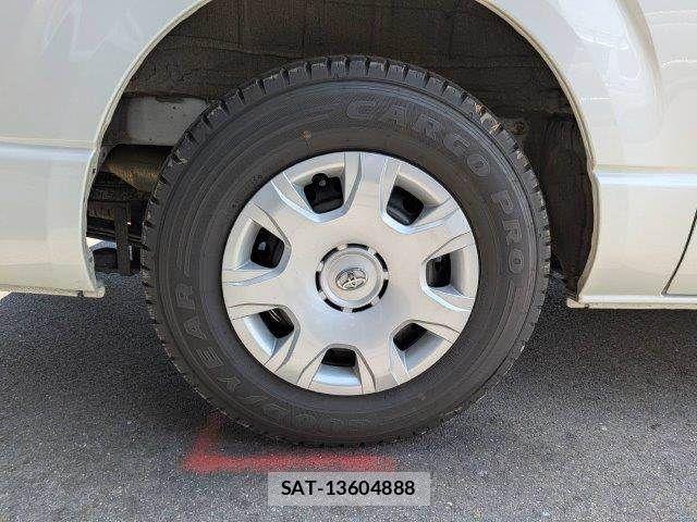 Toyota HIACE VAN 2021-08 7503303-28