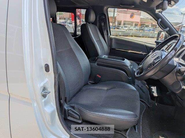 Toyota HIACE VAN 2021-08 7503303-8