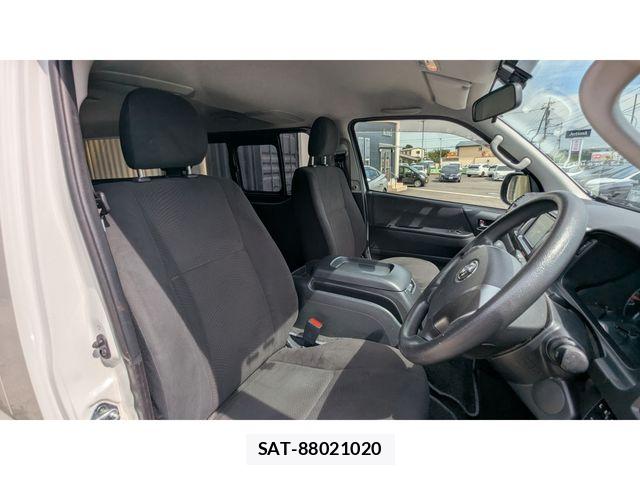 Toyota HIACE VAN 2019-05 7562995-11