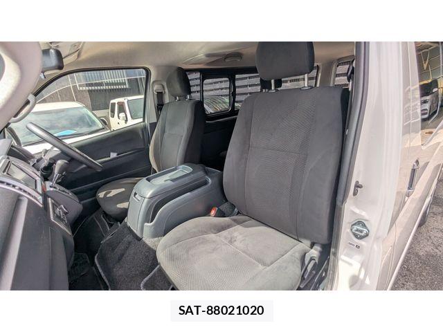 Toyota HIACE VAN 2019-05 7562995-13