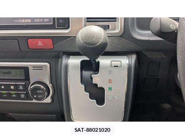 Toyota HIACE VAN 2019-05 7562995-21