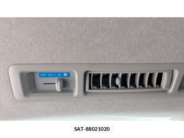 Toyota HIACE VAN 2019-05 7562995-27