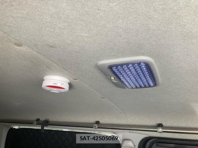 Toyota HIACE VAN 2009-04 7562993-14