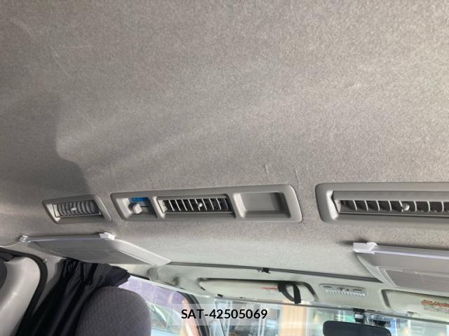 Toyota HIACE VAN 2009-04 7562993-15