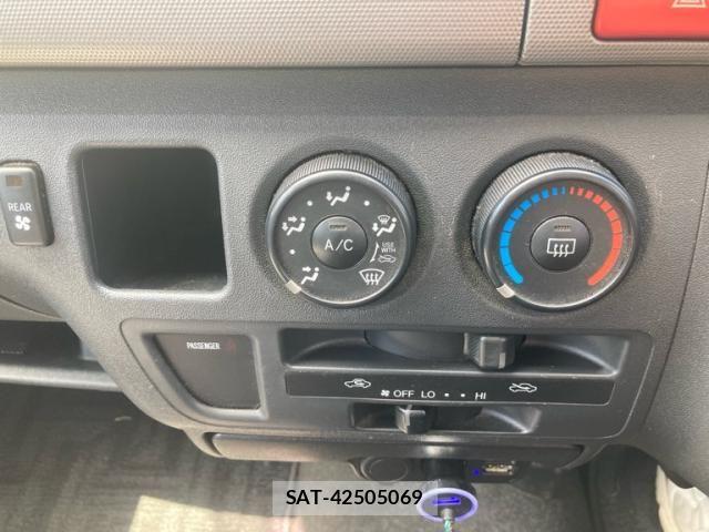 Toyota HIACE VAN 2009-04 7562993-23