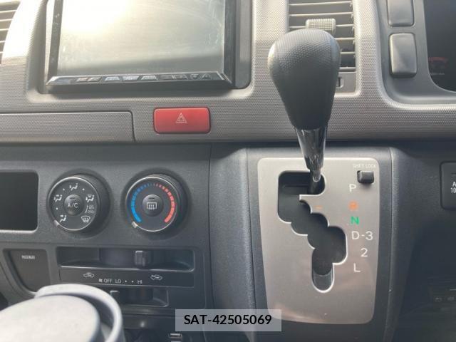 Toyota HIACE VAN 2009-04 7562993-24