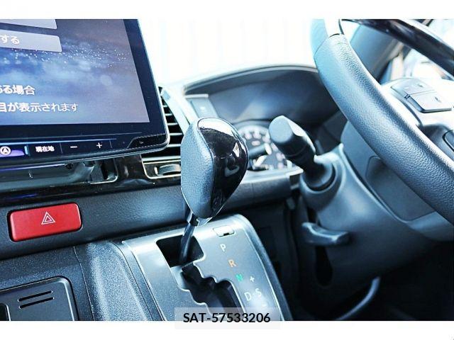 Toyota HIACE VAN 2022-01 7620847-11