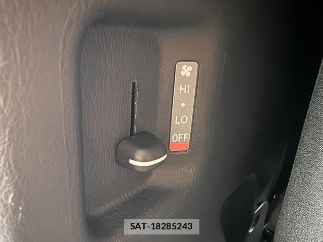 Toyota HIACE VAN 2016-09 7620873-24