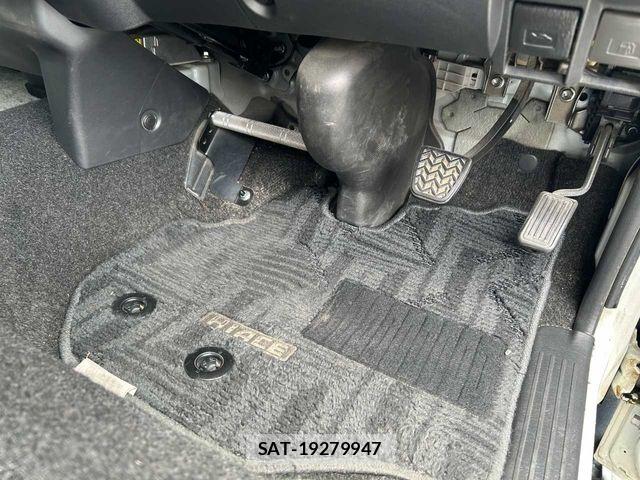 Toyota HIACE VAN 2014-10 7620874-17